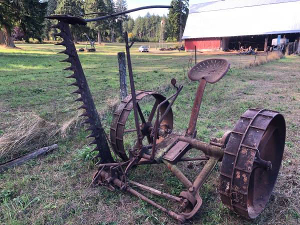 VINTAGE INT’L HARVESTER SICKLE BAR MOWER W/ SEAT 1