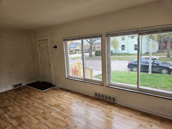 $995.00 / 1br - 500ft2 - Renovated 1BR in REO Town – All Utilities Included – Ideal for Car-Fre63620245531649121