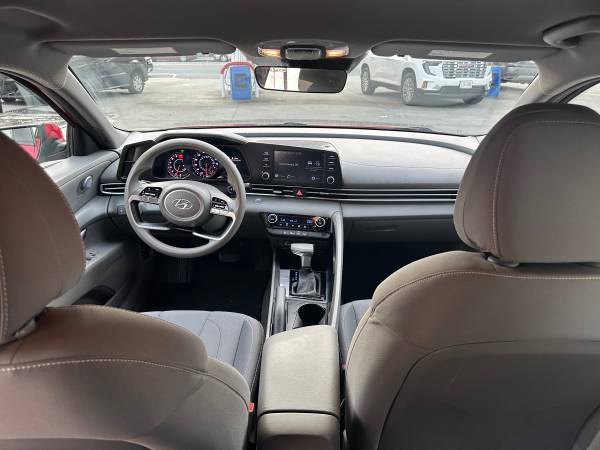 2023 Hyundai Elantra SEl - $16,000 (Brooklyn)63614465497987124