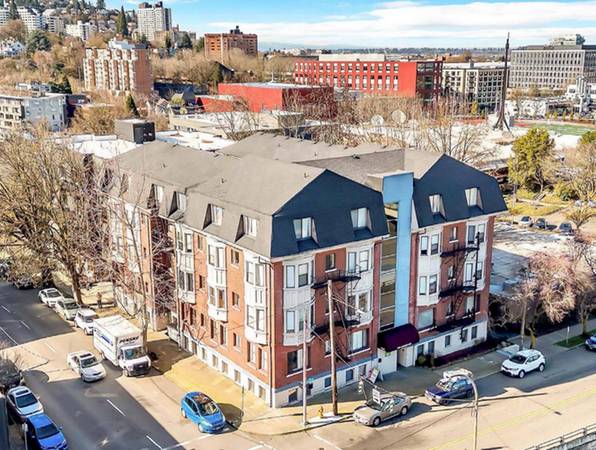 $1,099 / 1br - View Overlooking Downtown & Walkable Tree-Lined Streets - 1 Bedroom (Goose Hollow on 14th)64038886439939124