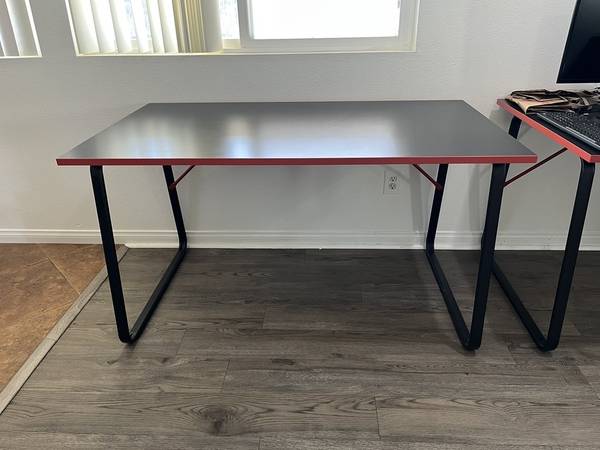 Large Gaming Desk (in stock 6x) 1