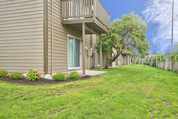 $1,249 / 1br - 508ft2 - Luxury vinyl plank flooring, in Gresham OR, 1B/1B (165 SW Eastman Pkwy #42, Gresham, OR)63956785629827123