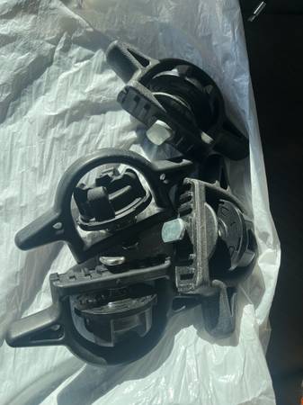 Toyota Tacoma / tundra bed rail sliding tie down cleats 1