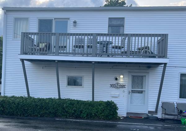 Old Orchard Beach Winter Bedroom - Room for Rent
