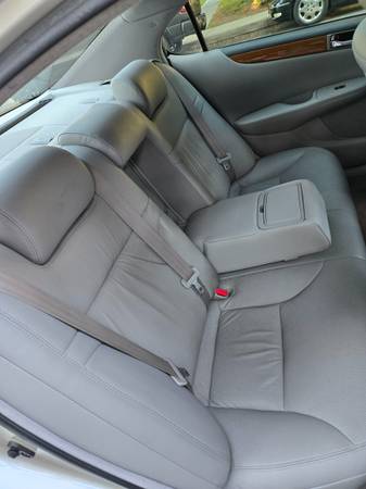 Lexus ES330 - $11,70063441207340163123