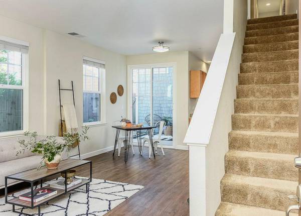 $3,595 / 3br - Unique Boutiques, Restaurants, Cafés - Three Bedroom w/ Great Schools (Petaluma)63847022630401124