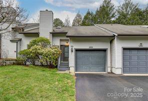 $225,000 / 2br - 992ft2 - 202 Cheyenne Court (Asheville)64029207598467120