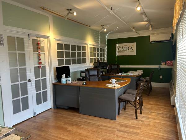 $650 / 300ft2 - Gorgeous Space Available - Prime Location (Agawam)64181050507906121