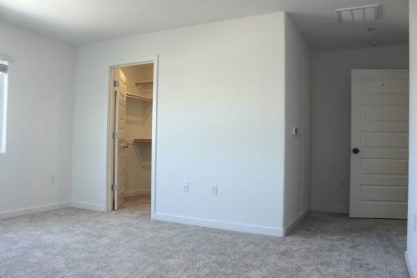 $1,150 / 5br - 220ft2 - Master bedroom and room with shared bath in a brand new home (Rancho Cordova)63961340445186123