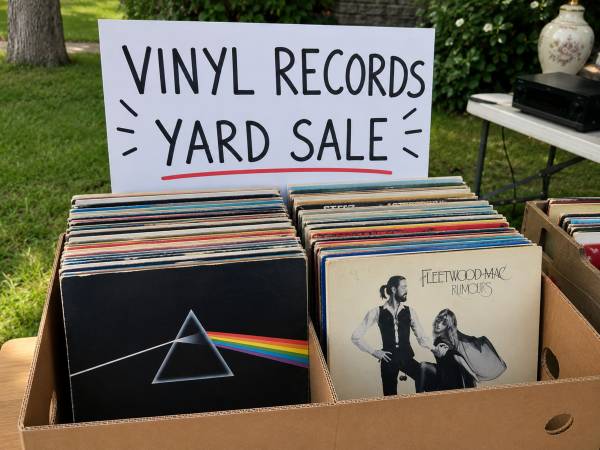 Discos, Hot Wheels, coleccionables de fundición a presión y equipo de pesca vintage - $2 (Los Ángeles)