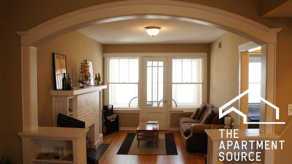 $1,995 / 1br - 884ft2 - Beautiful, Sunny Apartment in Logan Square – Prime Location! Pets OK (Logan Square)63898857956099124