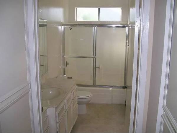 $1,225 / 3br - Master room with a large walk-in closet private bathroom (Clairemont Mesa)63819259350275123