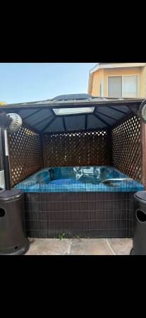 Jacuzzi with shade 1