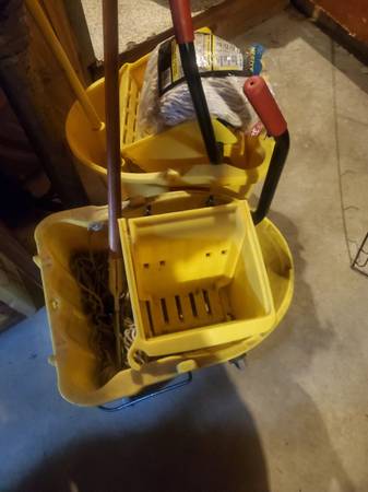 2 used Rubbermaid plastic mop pails 1