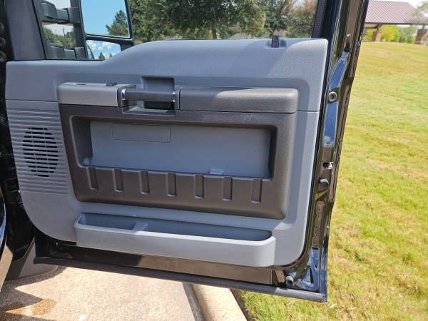 2016 Ford F250 Crew Cab - Photo 9