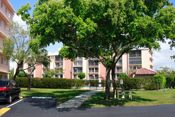 $1,875 / 2br - $1875 PHENOMENAL 2b/2b IN LAKESHORE (MIRAMAR)64002014417923123
