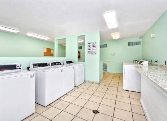$1.620 / 2 habitaciones - 982 pies² - Zona de juegos, centro de negocios, almacenamiento adicional (4901 Bottlebrush Lane, Orlando, FL)63282608416771122