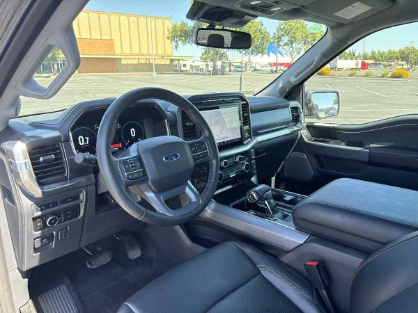 2023 Ford F150 Lariat 4X4 - Photo 14
