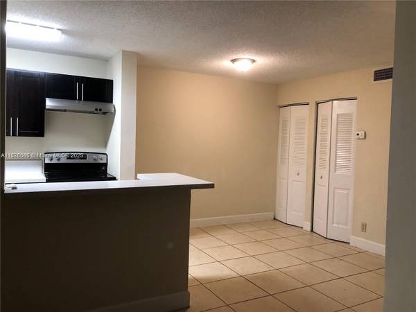 $2,000 / 2br - 2bed 1bath Washer/dryer, pets OK, pool, condo (Plantation)64049277901315122