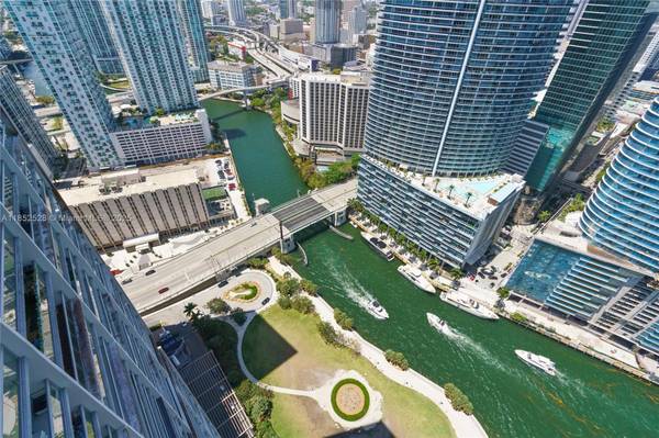 $3,450 / 1br - 816ft2 - Contemporary 1BR with Stunning City Views at IconBrickell, Miami (Brickell, Miami)64051005583235122