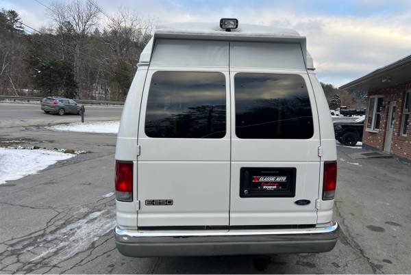 2002 Ford Econoline accesible para discapacitados - $19,995 (Montpelier, VT)63622639642625124
