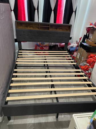🛏️ Queen Size Gray Storage Bed – Good Condition! (Bronx) – FREE 1