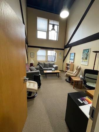 $800 / 136ft2 - Individual Offices & Artist Lofts for Lease above Trader Joe's (Newton)63611896030849124