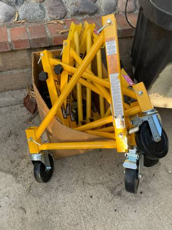 Scaffolding outriggers 1