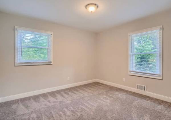 $1,045 / 3br - 1325ft2 - Clean as a Whistle! 3 Bed, 2+ Bath. Avail Oct 3. (Marietta)63964529912194123