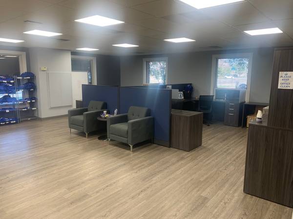 $2,200 / 1000ft2 - 1000sqft Main Level Office w Reception Area in Professional Building (Palos Hills)63898860546178124