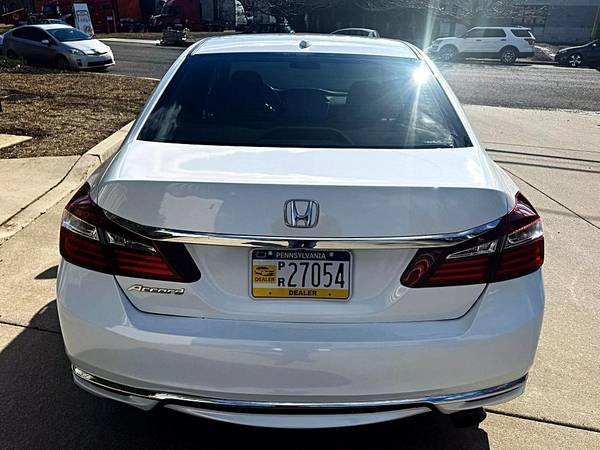 2017 Honda Accord EX Sedan 4D - $13800.0063615094486915123