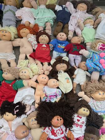 29 cabbage patch and other dolls w/clothes 1