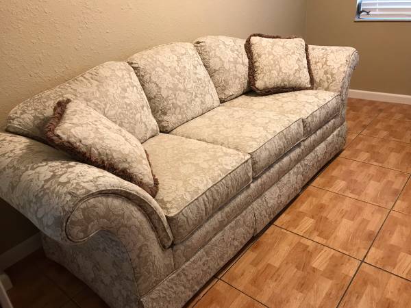 Nice Couch 1