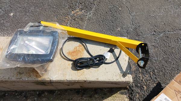 Halogen dock light 1