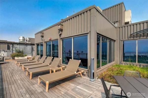 $125 / 2br - 1408ft2 - Stunning views of space needle, city & Puget sound (Seattle)63948217054595122