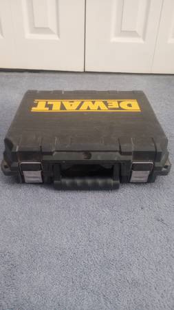 DEWALT 14.4v Charger 1
