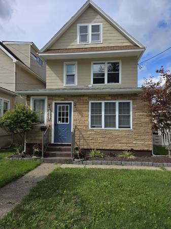 Upper 1 Bedroom 1 Bath 1