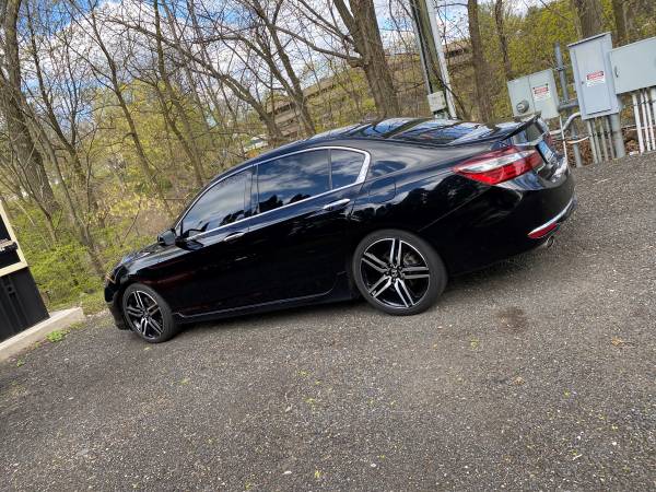 2017 Honda Accord Touring en venta - $4,500 (Stamford)63654715008003120