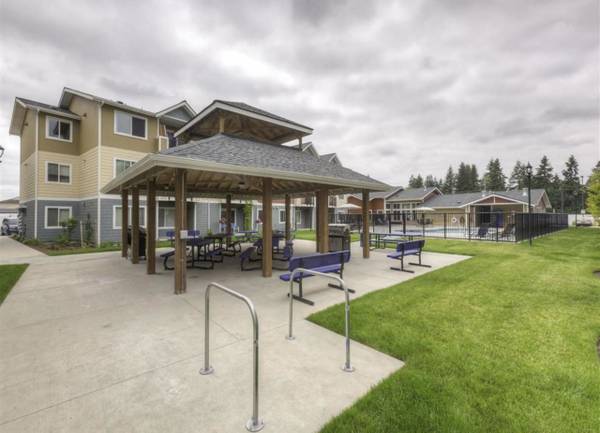 $1,687 / 1br - Sparkling Pool and Spa, Business Center, Balcony (12115 State Ave, Marysville, WA)63688549424771120