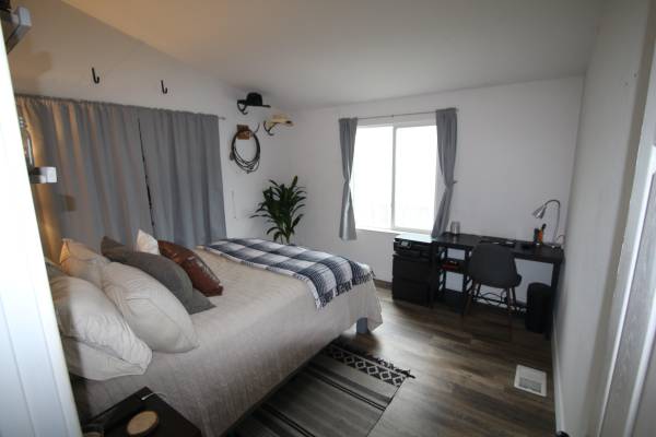 Large Room for Rent in Huntington Beach - across the street from beach 1