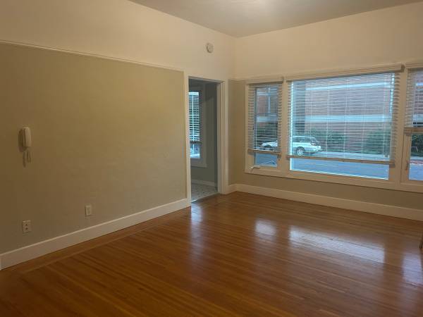 $910 Camina al campus. Amplio estudio soleado a 2 cuadras de CAL (berkeley north / hills)64045029102209121