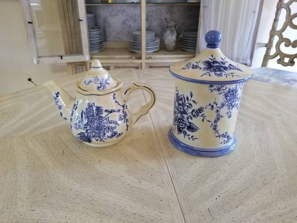 Ceramic Tea kettle and Cookie jar 1