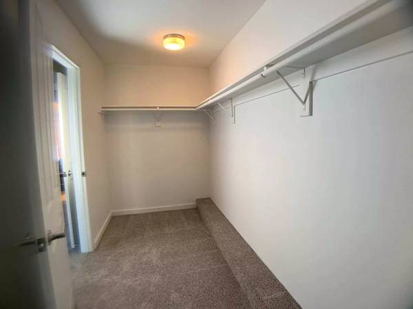 $2,342 / 3br - 1348ft2 - $1000 off when you move in by 9/15!!! (Portland - Close to Airport)63777293593859120