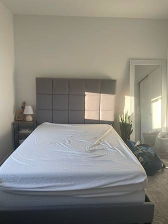 queen size bed with Matress 1