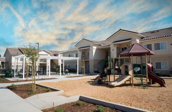 On-Site Management, Laundry Facilities, Courtyard 1