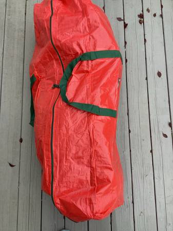 Pre-lit Xmas tree, 1