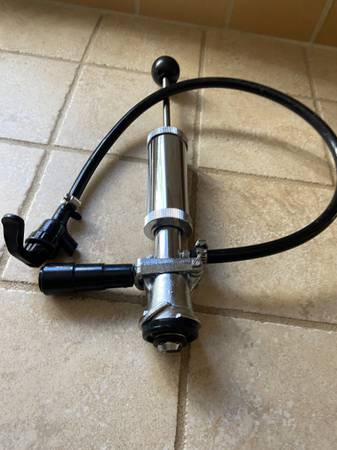Manual beer keg pump 1