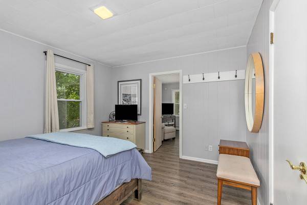 $1,350 / 1br - 480ft2 - Located right across from Wicks Park and the chain ferry (Saugatuck)63618866314241121