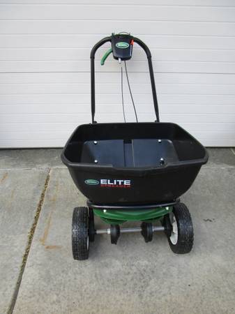 Scotts Elite Broadcast Spreader Smart Phone Holder 1