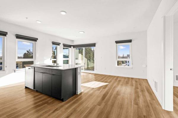 1/BD 1/BA, Situated in Shoreline!, Pet Spa 1